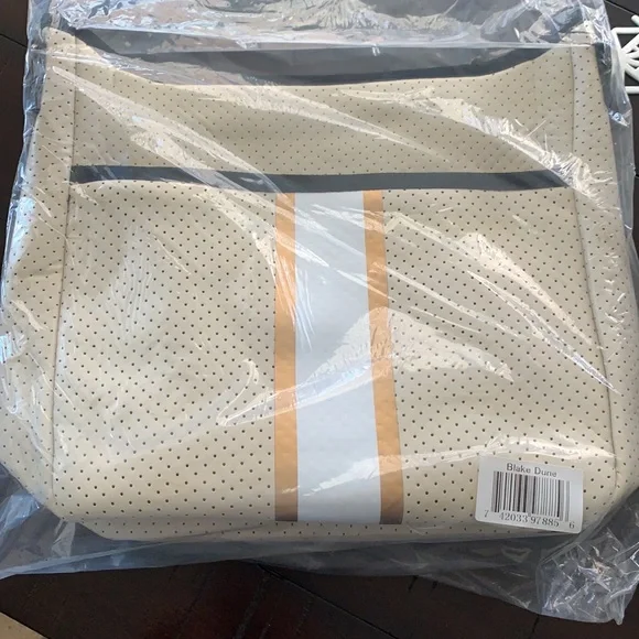 Haute Shore Crossbody Bag - Picture 9 of 9